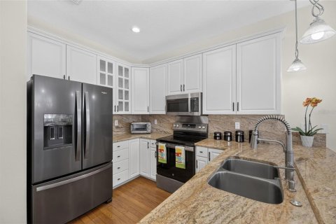 House in Apollo Beach, Florida 4 bedrooms, 269.79 sq.m. № 2152234 - photo 17
