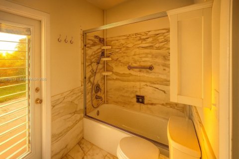 Купить виллу или дом в Корал-Гейблс, Флорида 3 спальни, 176.33м2, № 1942573 - фото 9