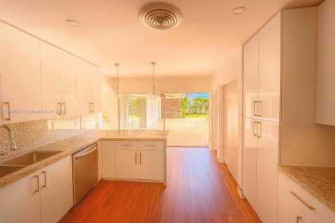 Купить виллу или дом в Корал-Гейблс, Флорида 3 спальни, 176.33м2, № 1942573 - фото 13