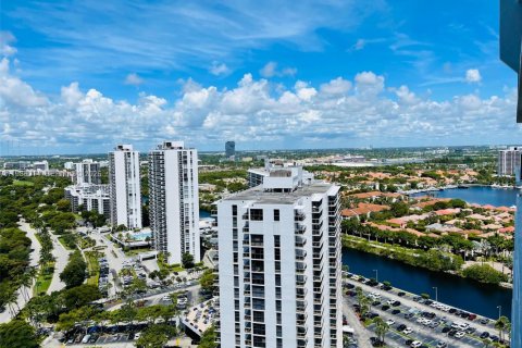 Condominio en alquiler en Aventura, Florida, 2 dormitorios, 130.06 m2 № 2047621 - foto 3