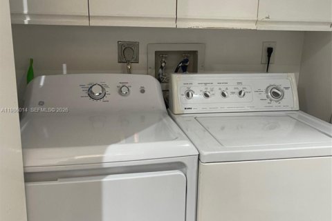 Condominio en alquiler en Aventura, Florida, 2 dormitorios, 130.06 m2 № 2047621 - foto 13