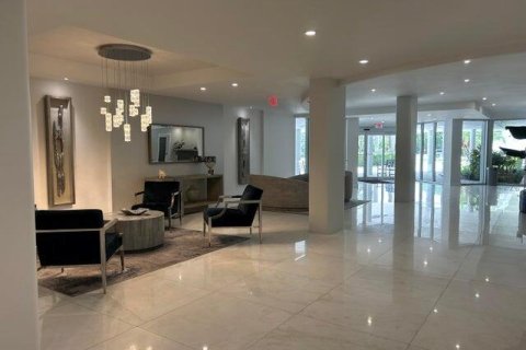 Condo in South Palm Beach, Florida, 2 bedrooms № 2246053 - photo 30