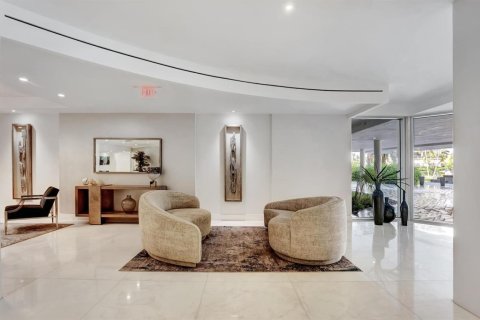 Condo in South Palm Beach, Florida, 2 bedrooms № 2246053 - photo 23