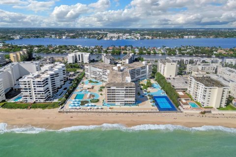 Condo in South Palm Beach, Florida, 2 bedrooms № 2246053 - photo 24