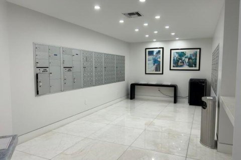 Condo in South Palm Beach, Florida, 2 bedrooms № 2246053 - photo 25