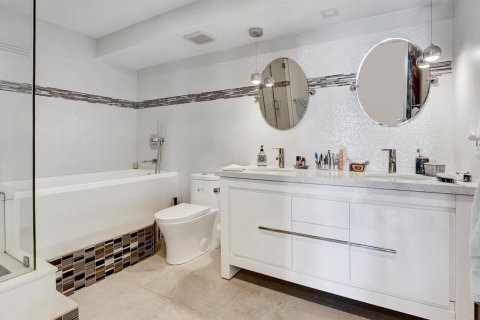 Condo in South Palm Beach, Florida, 2 bedrooms № 2246053 - photo 15