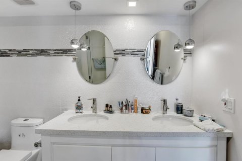 Condo in South Palm Beach, Florida, 2 bedrooms № 2246053 - photo 18