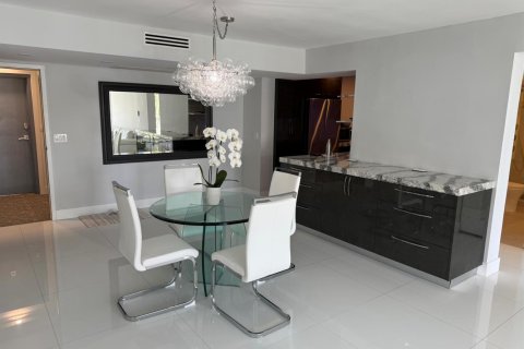 Condo in South Palm Beach, Florida, 2 bedrooms № 2246053 - photo 3