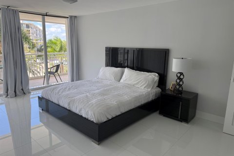 Condo in South Palm Beach, Florida, 2 bedrooms № 2246053 - photo 13