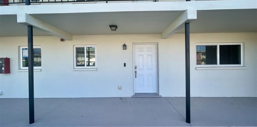 Condo in Saint Petersburg, Florida, 1 bedroom  № 1675056