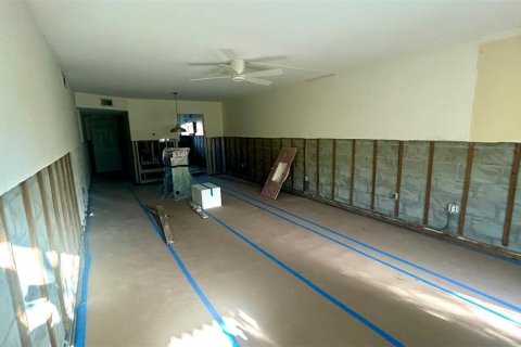 Condo in Saint Petersburg, Florida, 1 bedroom  № 1675056 - photo 12