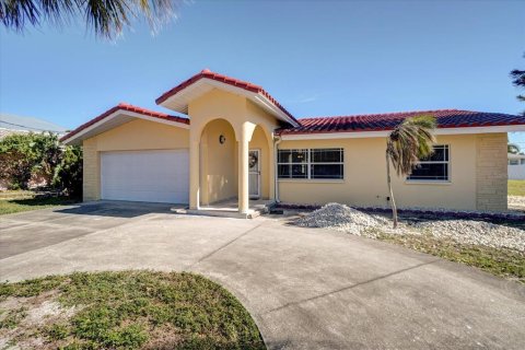 Villa ou maison à louer à Belleair Beach, Floride: 3 chambres, 180.88 m2 № 1840380 - photo 1