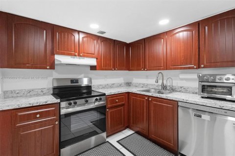 Купить кондоминиум в Лодерхилл, Флорида 2 спальни, 110м2, № 1726814 - фото 1