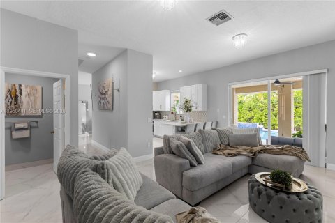 Villa ou maison à vendre à Miramar, Floride: 3 chambres, 198.81 m2 № 2009507 - photo 8