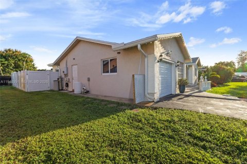 Casa en alquiler en Tamarac, Florida, 3 dormitorios, 151.34 m2 № 2003169 - foto 16