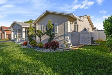 Casa en alquiler en Tamarac, Florida, 3 dormitorios, 151.34 m2 № 2003169 - foto 2