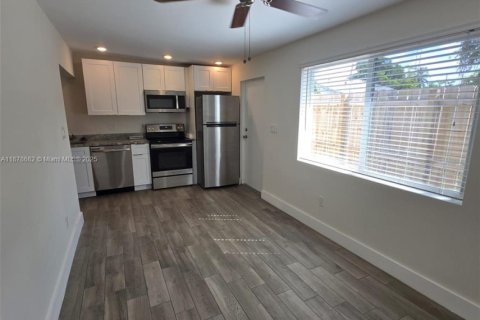Apartment in Hollywood, Florida 1 bedroom, 160.72 sq.m. № 1927401 - photo 4