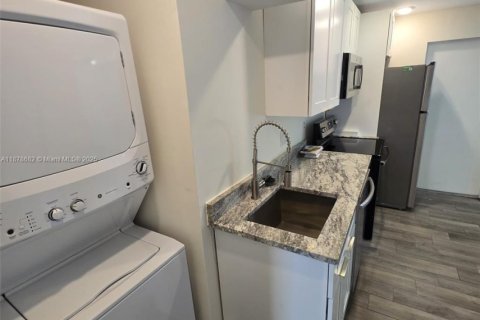 Apartment in Hollywood, Florida 1 bedroom, 160.72 sq.m. № 1927401 - photo 7