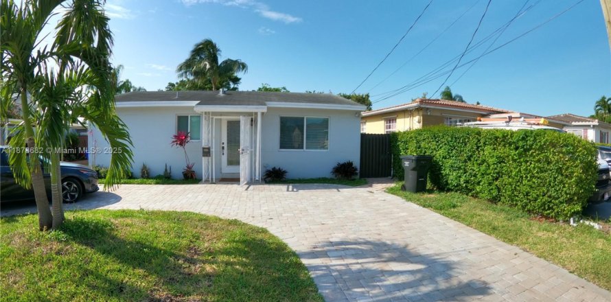 Apartment in Hollywood, Florida 1 bedroom, 160.72 sq.m. № 1927401