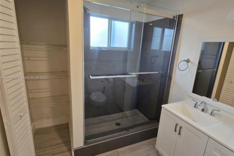 Apartment in Hollywood, Florida 1 bedroom, 160.72 sq.m. № 1927401 - photo 8