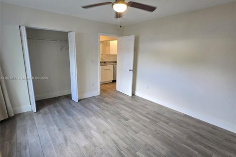 Apartment in Hollywood, Florida 1 bedroom, 160.72 sq.m. № 1927401 - photo 10