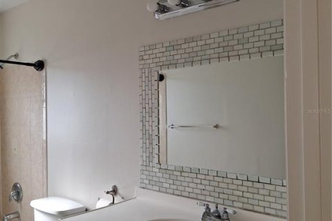 House in Palm Harbor, Florida 3 bedrooms, 146.32 sq.m. № 1820483 - photo 14