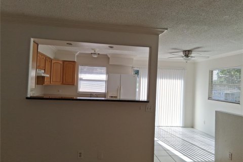 House in Palm Harbor, Florida 3 bedrooms, 146.32 sq.m. № 1820483 - photo 10