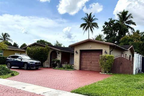 House in North Lauderdale, Florida 3 bedrooms, 113.15 sq.m. № 2154256