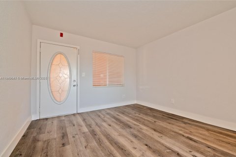 Copropriété à vendre à Miami, Floride: 2 chambres, 56.02 m2 № 2089293 - photo 2