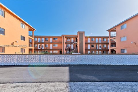 Copropriété à vendre à Miami, Floride: 2 chambres, 56.02 m2 № 2089293 - photo 13
