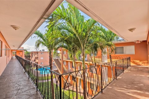 Copropriété à vendre à Miami, Floride: 2 chambres, 56.02 m2 № 2089293 - photo 6