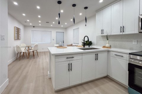 Купить виллу или дом в Форт-Лодердейл, Флорида 3 спальни, 85.28м2, № 2006942 - фото 12