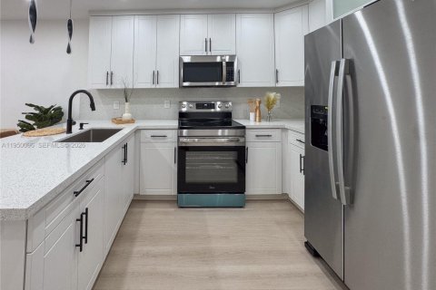 Купить виллу или дом в Форт-Лодердейл, Флорида 3 спальни, 85.28м2, № 2006942 - фото 9