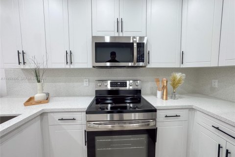 Купить виллу или дом в Форт-Лодердейл, Флорида 3 спальни, 85.28м2, № 2006942 - фото 10