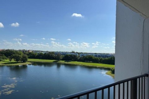 Copropriété à louer à Miami, Floride: 1 chambre, 75.53 m2 № 1955374 - photo 2