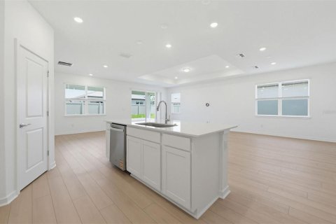 House in Wesley Chapel, Florida 3 bedrooms, 210.14 sq.m. № 2114554 - photo 4