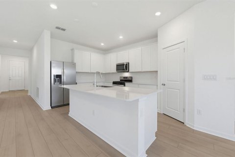 House in Wesley Chapel, Florida 3 bedrooms, 210.14 sq.m. № 2114554 - photo 3