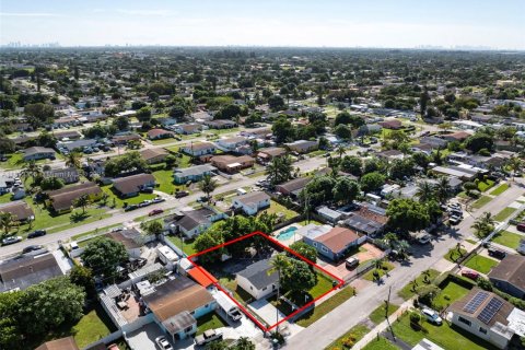 House in Miami Gardens, Florida 4 bedrooms, 111.48 sq.m. № 1945123 - photo 25