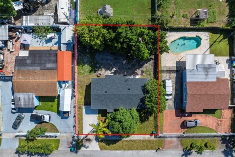 House in Miami Gardens, Florida 4 bedrooms, 111.48 sq.m. № 1945123 - photo 23