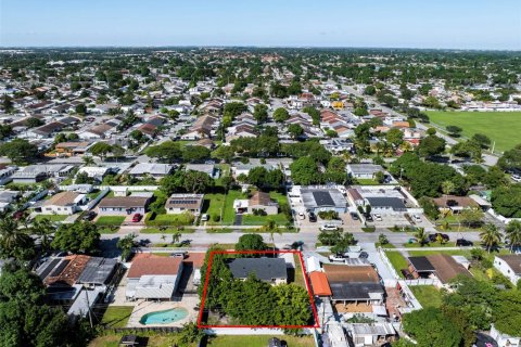 House in Miami Gardens, Florida 4 bedrooms, 111.48 sq.m. № 1945123 - photo 28