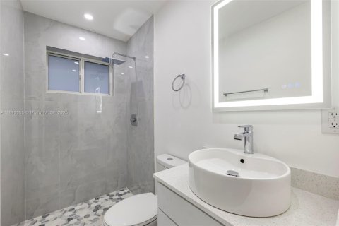 House in Miami Gardens, Florida 4 bedrooms, 111.48 sq.m. № 1945123 - photo 13