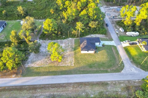 Villa ou maison à vendre à Lehigh Acres, Floride: 3 chambres, 465.72 m2 № 1975083 - photo 9