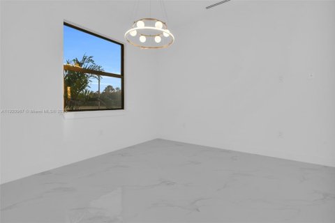 Villa ou maison à vendre à Lehigh Acres, Floride: 3 chambres, 465.72 m2 № 1975083 - photo 14