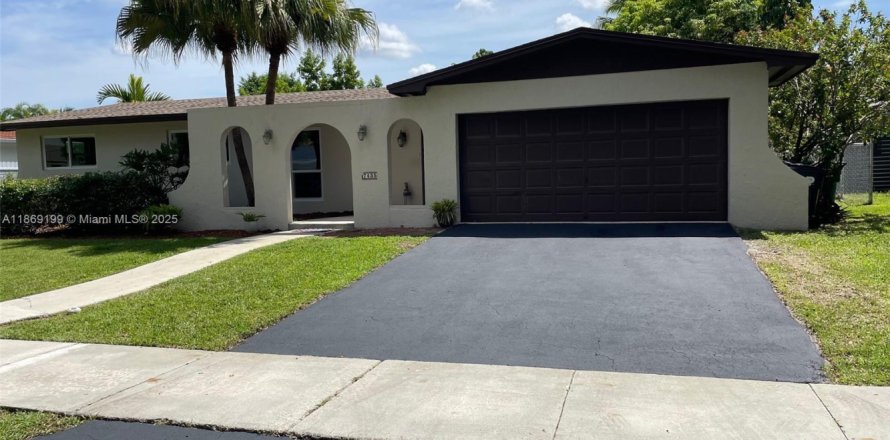 Villa ou maison à Miami, Floride 4 chambres, 170.57 m2 № 1898365