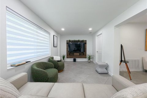 House in Clearwater, Florida 4 bedrooms, 194.82 sq.m. № 2206815 - photo 12