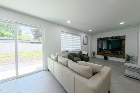 House in Clearwater, Florida 4 bedrooms, 194.82 sq.m. № 2206815 - photo 10