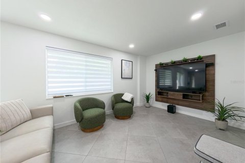 House in Clearwater, Florida 4 bedrooms, 194.82 sq.m. № 2206815 - photo 11