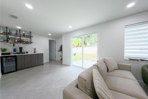 House in Clearwater, Florida 4 bedrooms, 194.82 sq.m. № 2206815 - photo 14