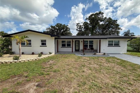 House in Clearwater, Florida 4 bedrooms, 194.82 sq.m. № 2206815