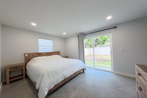 House in Clearwater, Florida 4 bedrooms, 194.82 sq.m. № 2206815 - photo 16